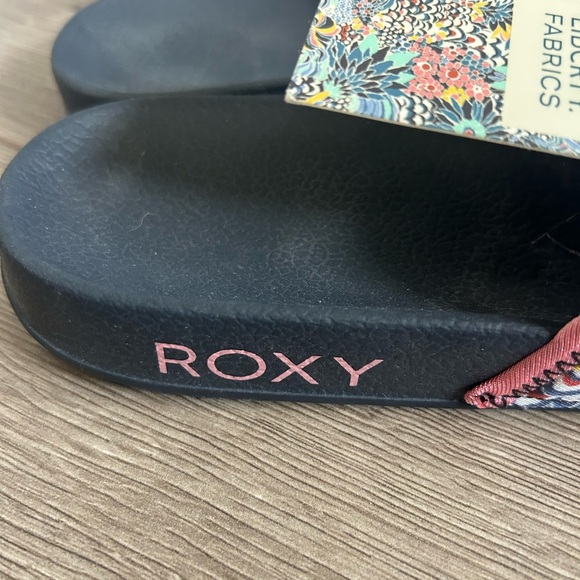 NWT Roxy Girl Floral Slide Sandals - Navy Blue Sole and Multicolor Strap Size 5 - Picture 4 of 5
